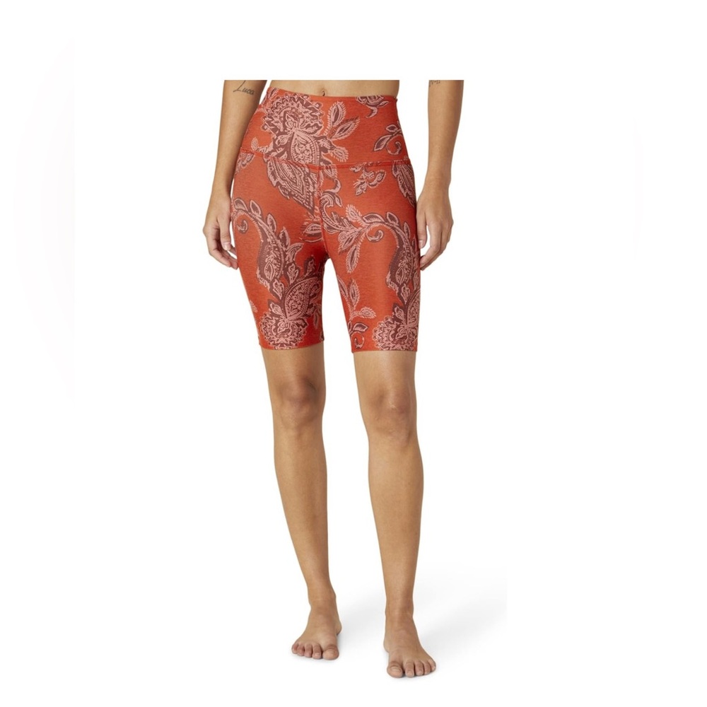 Beyond Yoga Women’s Softmark Hi Waisted Biker Shorts Sz Medium NWT